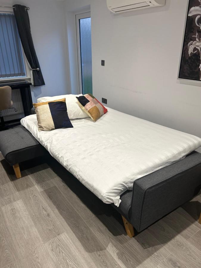 Luxurious 1 Bedroom Guest Near Mk Centre
